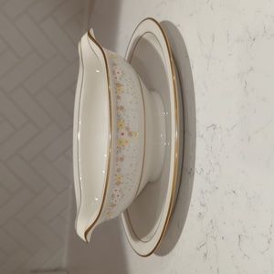 Noritake Fragrance 7025 Gravy Boat with attached stand